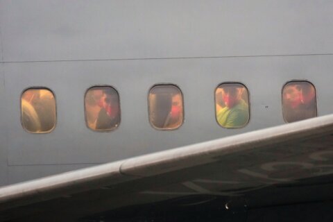 En limbo: envían a países desconocidos a inmigrantes que buscan asilo en EEUU