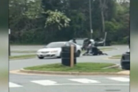 En video: joven resulta herido de bala tras pelea en escuela de Silver Spring
