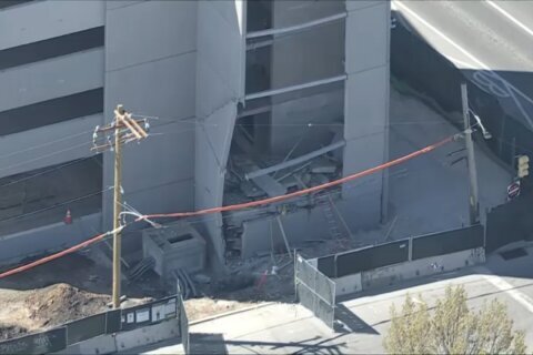 Garaje colapsa parcialmente en Filadelfia: hay un muerto y dos desaparecidos