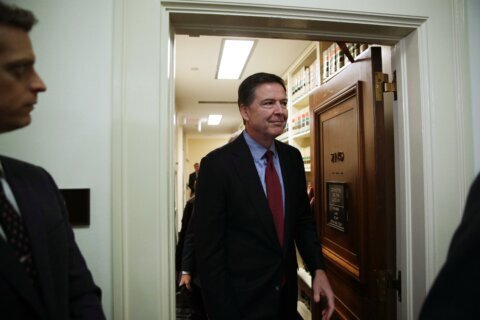 Emiten orden de arresto contra James Comey, exdirector del FBI