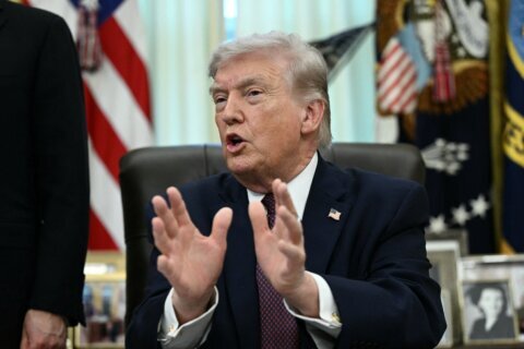 ‘No es posible’ que EEUU pague por Medicare y cuidado infantil por la guerra, dijo Trump