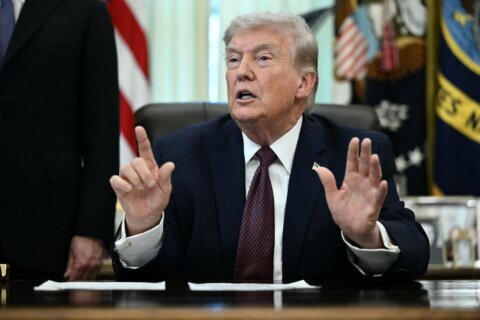 Trump dice que firmará orden para pagar a empleados de FEMA y Guardia Costera tras cierre parcial