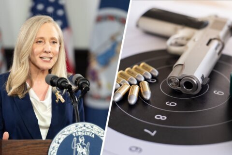Gobernadora de Virginia firma y enmienda leyes sobre seguridad de armas