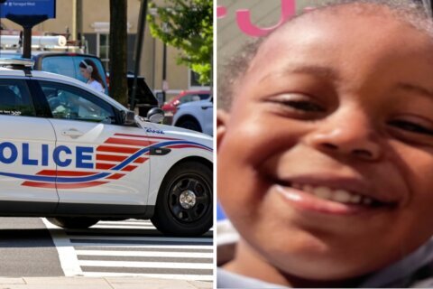 Hallan a niño de 2 años que desapareció tras el asesinato de su mamá en DC