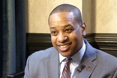 Justin Fairfax perdió la custodia de sus hijos y se le ordenó mudarse, según juez