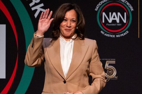 “Lo estoy considerando”, dice Kamala Harris sobre una candidatura presidencial en 2028