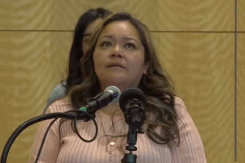 “Era como llorar a alguien que seguía vivo”: madre deportada a México vuelve a abrazar a su hija