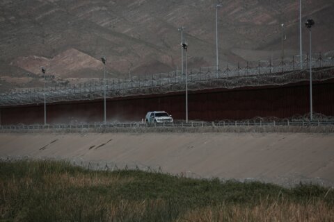 Una inmigrante de 3 años sufrió abuso sexual bajo custodia federal, alega una demanda