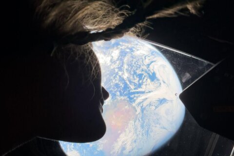 Artemis II: astronautas van a mitad de camino a la Luna a 2,300 millas por hora