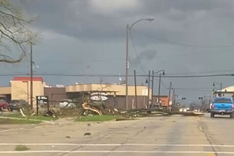 Fuertes vientos y tornados dejan graves daños en centro-norte de EEUU; no se reportan muertes