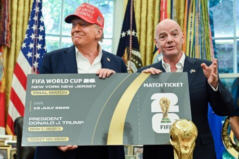 Trump dice que ‘no pagaría’ los caros boletos de la Copa Mundial pero alaba su ‘éxito’ comercial