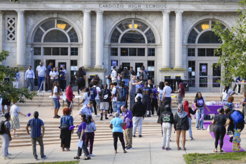 Two DC schools wilt under blazing temps, schools closed