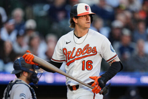 Weathers loses no-hitter in 7th before Mayo’s 3-run homer carries Orioles to 3-2 win over Yankees