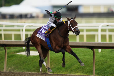 My Miss Mo holds on to win the Black-Eyed Susan by 1 3/4 lengths over Jumping the Gun