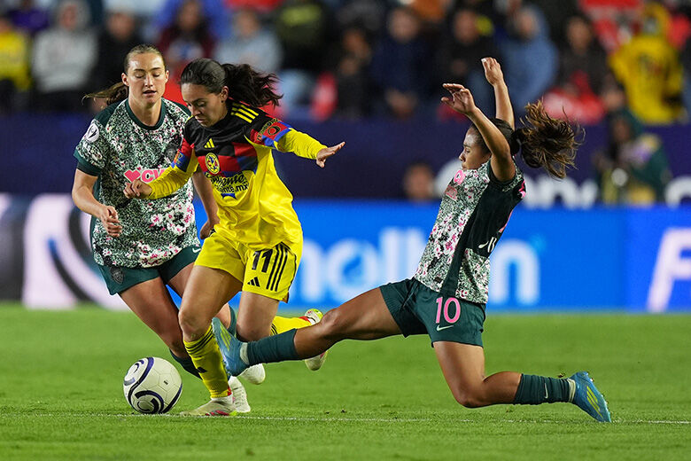 Leicy Santos of The United States' Washington Spirit, right, challenges Aylín Aviléz of Mexico's America during the Women's CONCACAF Champions Cup final soccer match in Pachuca, Mexico, Saturday, May 23, 2026.(AP Photo/Fernando Llano)