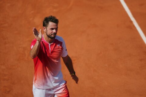 Wawrinka and Monfils bid farewell to the French Open after losing in first round
