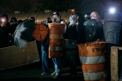6 protesters arrested after clash with ICE officers outside a New Jersey detention center