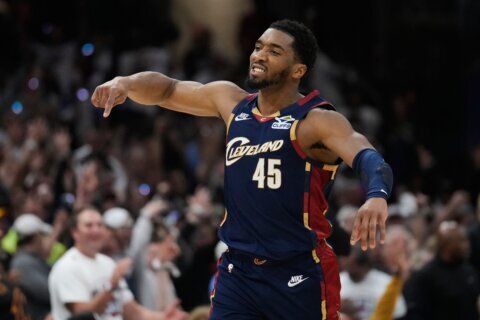 From 4 points to tying a playoff record with a 39-point half, Donovan Mitchell flips Game 4 for Cavs