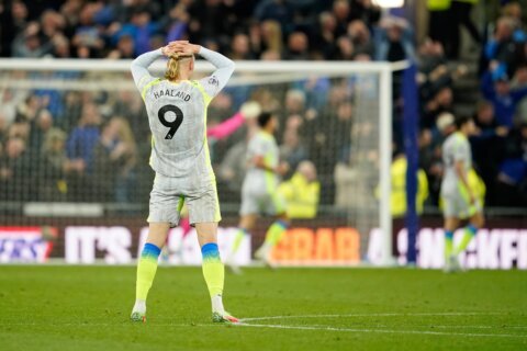 Man City’s last-gasp draw at Everton hands Premier League momentum to Arsenal
