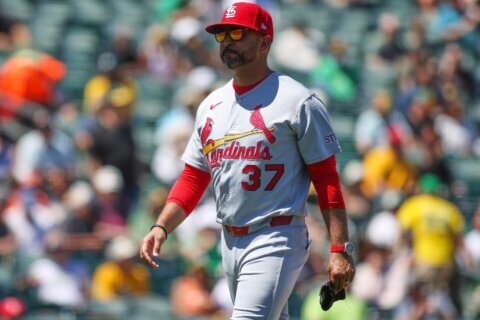 Cardinals manager Marmol buys tickets for fans to continue shirtless revelry at Busch Stadium
