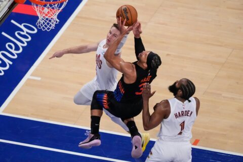Hart scores 26 and the Knicks move 2 wins from the NBA Finals with a 109-93 victory over the Cavs