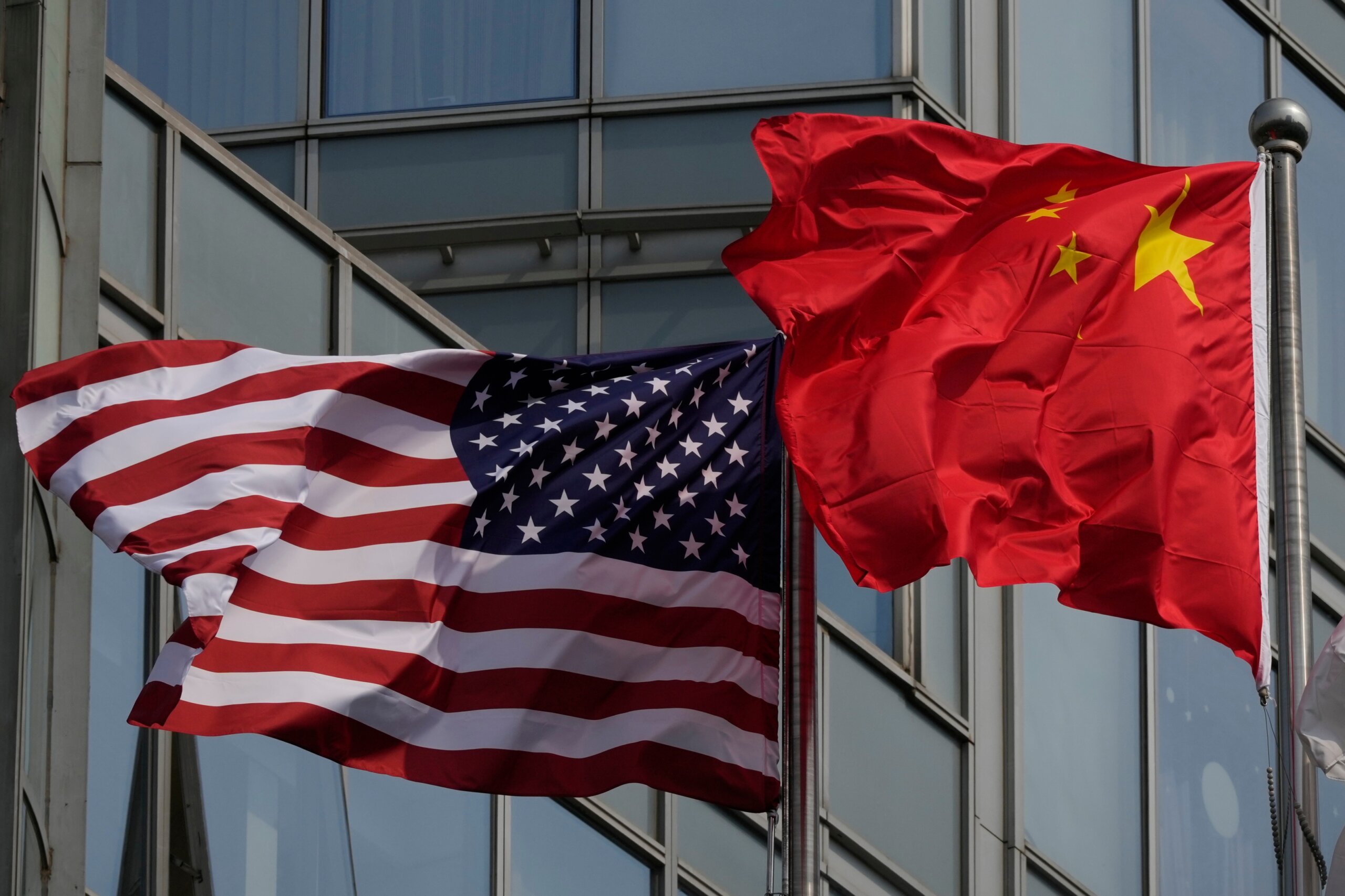 EE. UU. y China buscan reparar el daño de la guerra arancelaria que hundió el comercio en una caída libre