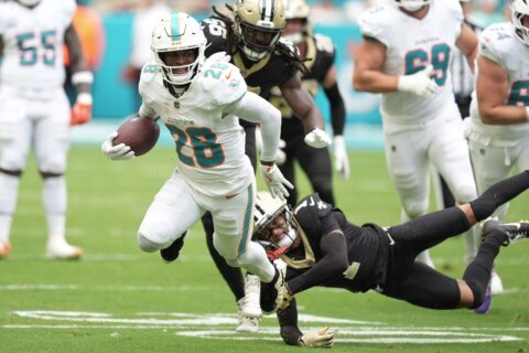 Dolphins, running back De’Von Achane agree to a 4-year, $64 million extension, AP source says