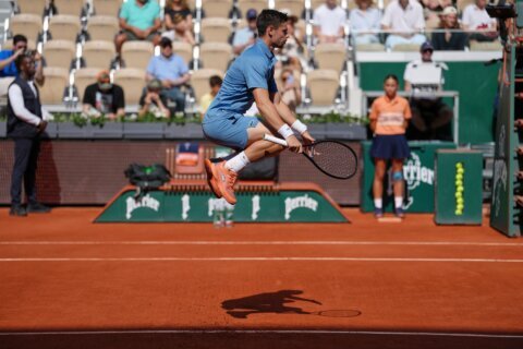 French Open starts amid a heat wave in Paris. Djokovic to play Perricard in the night match