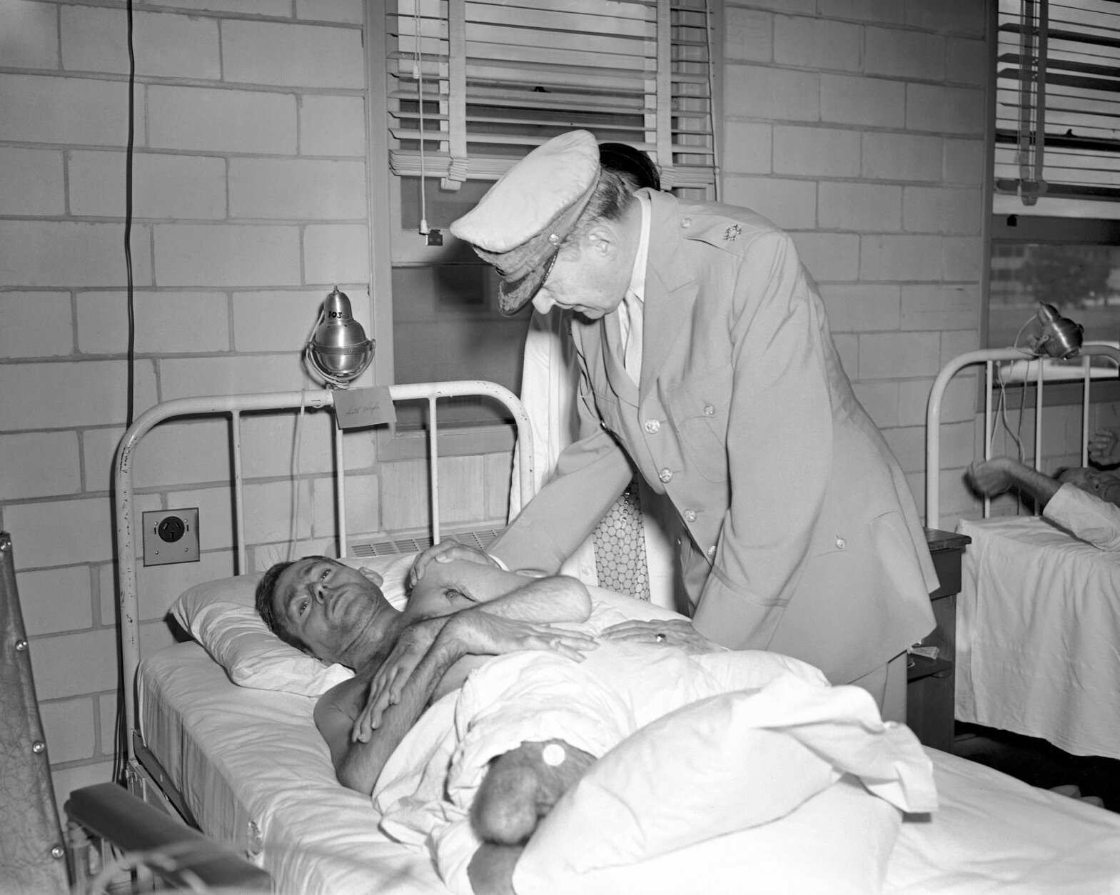 Gen. MacArthur pats the shoulder of Grover Wills