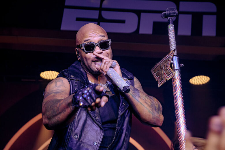 flo rida sings into sparkly microphone