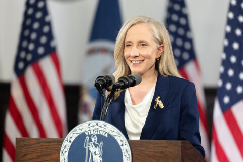 Spanberger vetoes Va. bills allowing public employees to collectively bargain working conditions, wages