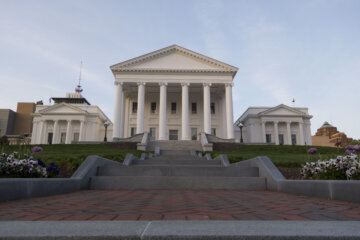 view of legislative building with columns from the front