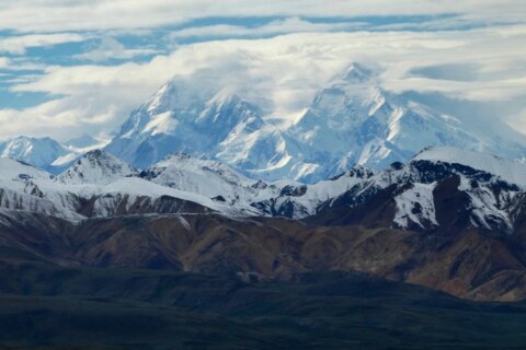 Conditions of 4 climbers who fell on Mount McKinley unknown as rescuers try to reach them
