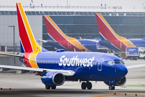 NTSB urges airlines to train their pilots to deal with smoke in the cockpit