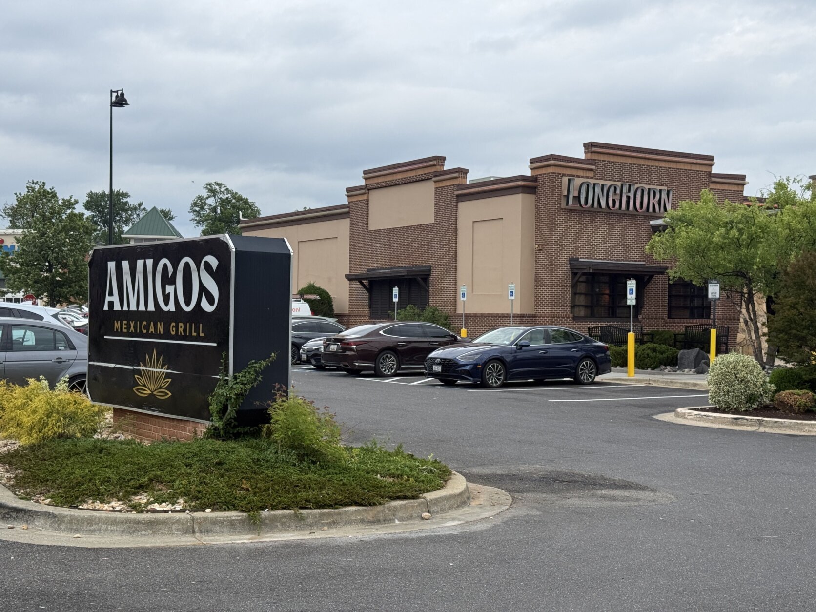 Amigos restaurant sign