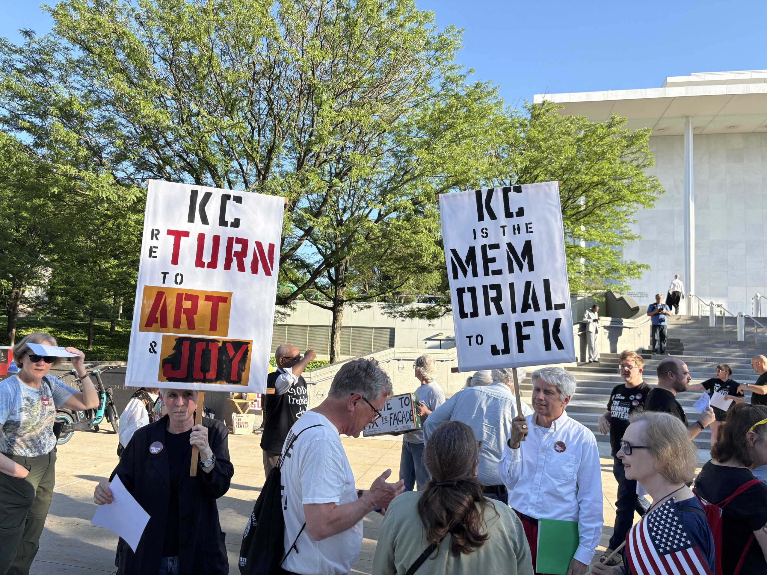 Public Reaction and the Atmosphere at the Center