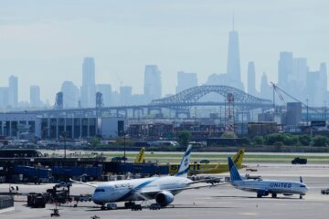 Plane Strikes Light Pole
