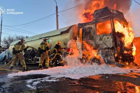 Zelenskyy slams Russia’s ‘utter cynicism’ as strikes kill 5 in Ukraine before brief truce takes hold