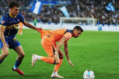 Barcelona’s 100-point bid ends in a 1-0 loss at Alaves in the Spanish league