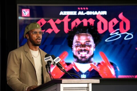 Texans sign Pro Bowl LB Azeez Al-Shaair to 3-year extension that’ll keep him in Houston through 2029