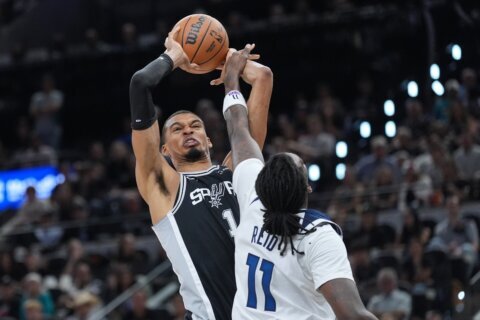 Wembanyama returns with a huge performance as the Spurs beat the Wolves 126-97 for a 3-2 lead