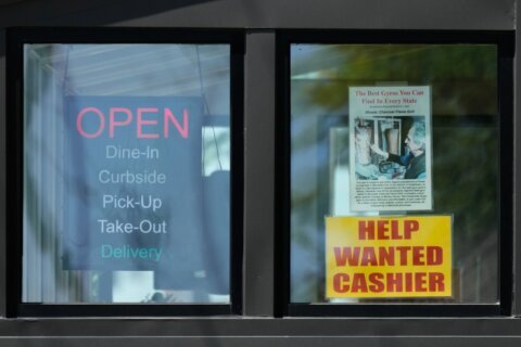 US jobless claims rise to 215,000 but remain low despite Iran war uncertainty