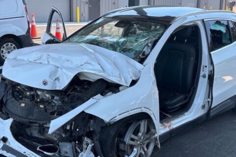 Accidente deja a dos adultos muertos y dos niños heridos en Fairfax