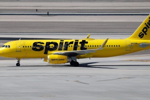 Watch a Spirit pilot’s impromptu retirement celebration after airline shutters