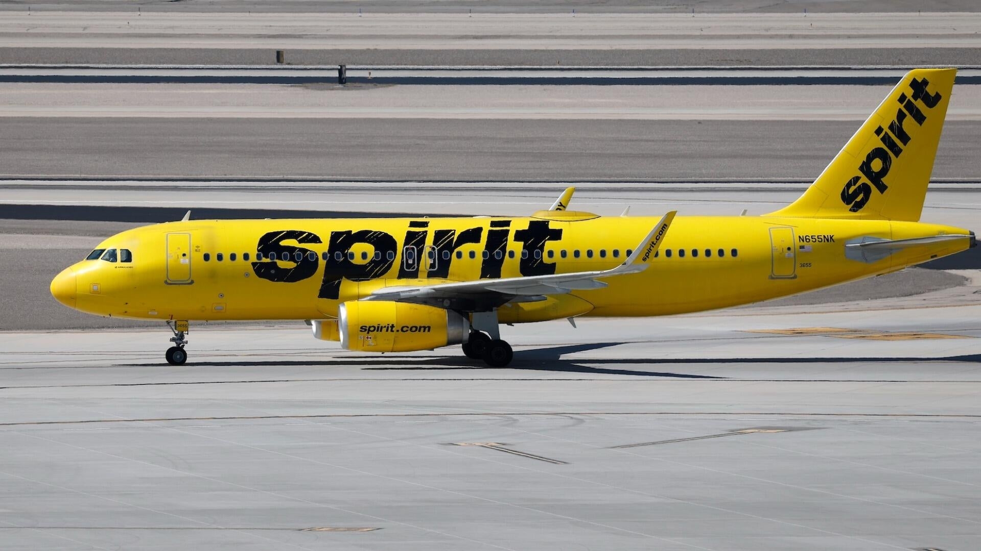 WATCH: Retiring Spirit pilot completes final flight at BWI Marshall after airline shutters