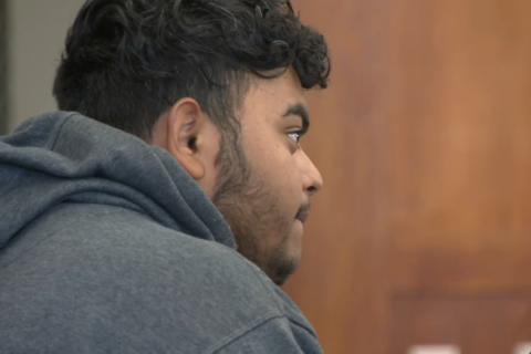 Acusan a hombre de Chelsea de quemar a su hijo de 2 años con un encendedor y de asfixiar a su sobrino