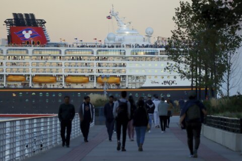 Deportan a 27 trabajadores de cruceros, incluidos de Disney, tras investigación de pornografía infantil