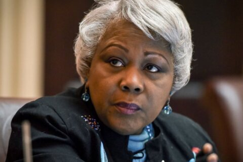 FBI allana oficina de líder del Senado de Virginia en pesquisa por corrupción, según AP
