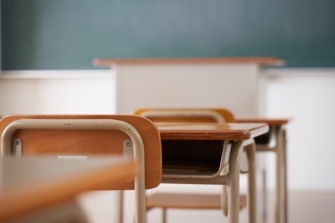 Acusan a joven de 16 años de llevar un arma a escuela secundaria de Bethesda