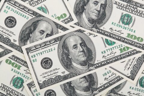 Buen karma: hombre devuelve a su dueño billete de lotería perdido y, luego, gana premio mayor